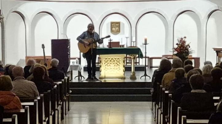Eine volle Medarduskirche